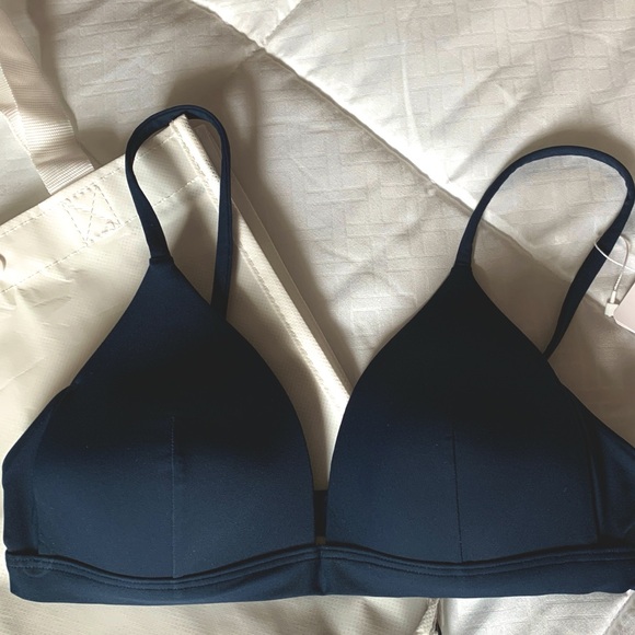 NEW LTD. EDT. lululemon SZ. 2 Waterside Swim Top True Navy/C Cup BNWT - Picture 3 of 13